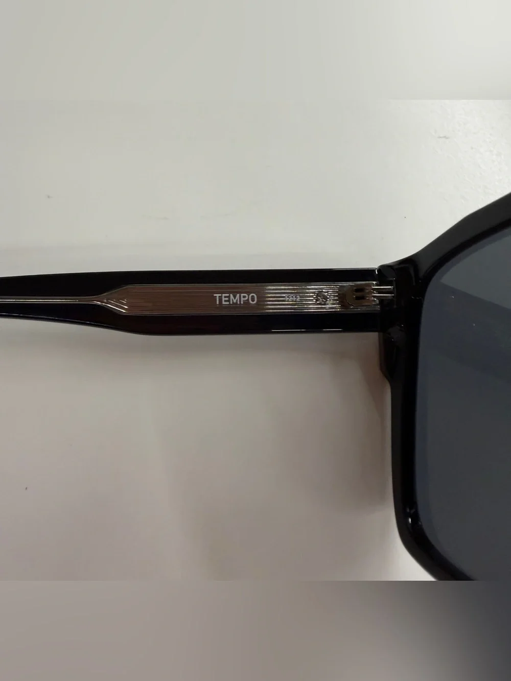 QUAY AUSTRALIA TEMPO COLOR: Black Frame / Black Lens